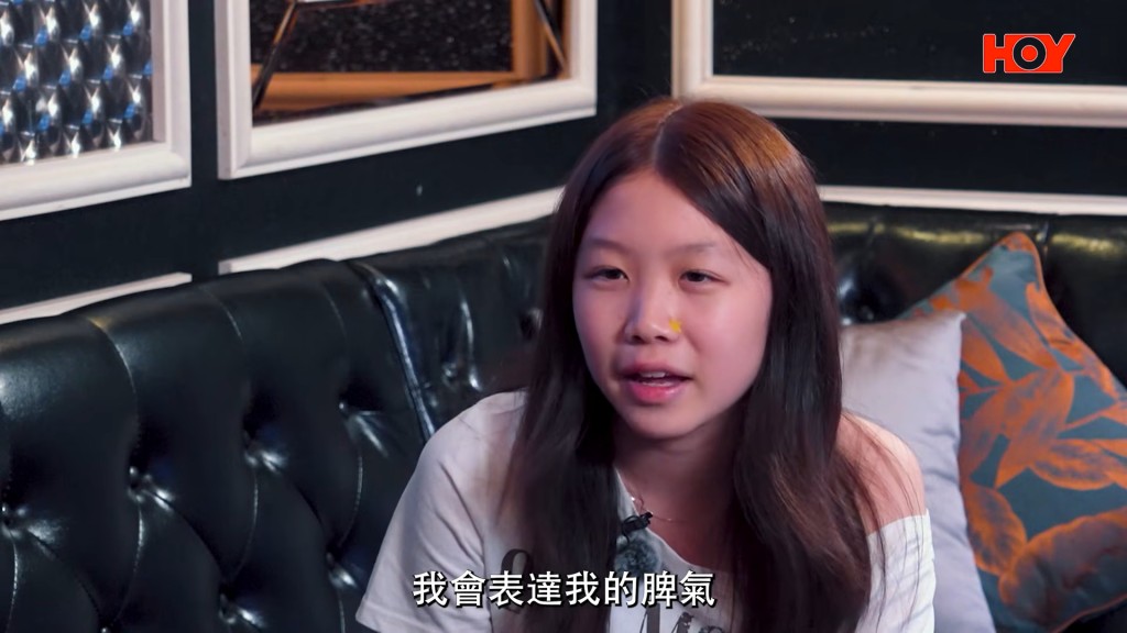 她在節目中提到,與大女Charlotte的關係如同朋友。