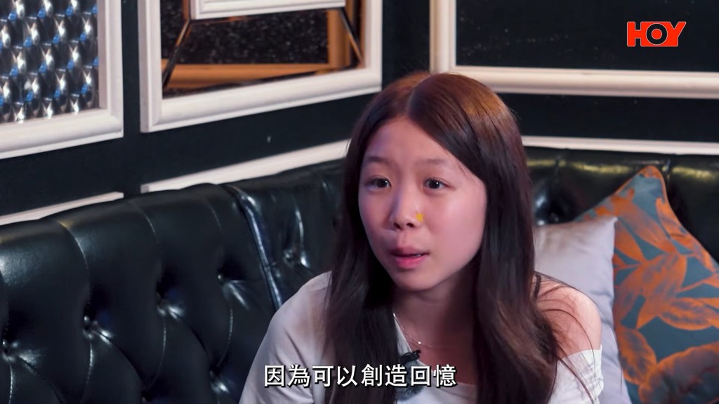 大女Charlotte回憶:「印象中是她把自己反鎖在房間,我一直敲門她沒應,我就寫信給她。」