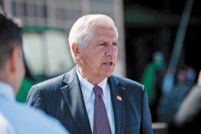 布萊克曼承諾，若當選將終止民主黨推動的綠色能源強制令。 Dave Sanders/紐約時報
