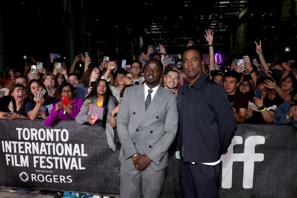 Chris Rock(右)與Daniel Kaluuya一同宣傳自編自導自演的新作《Misty Green》。