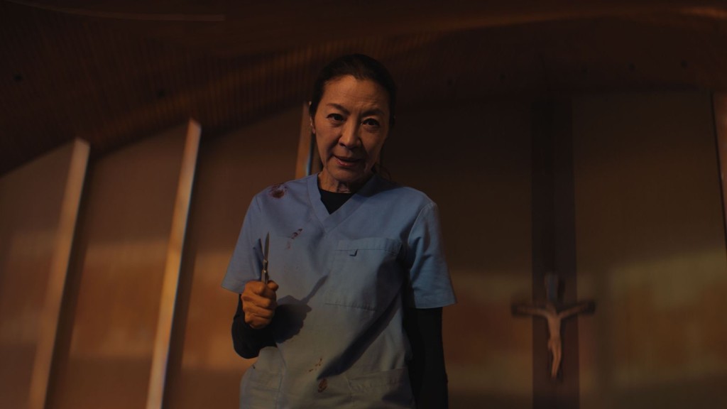 在《The Surgeon》中,楊紫瓊飾演一名遭綁架的外科醫生。