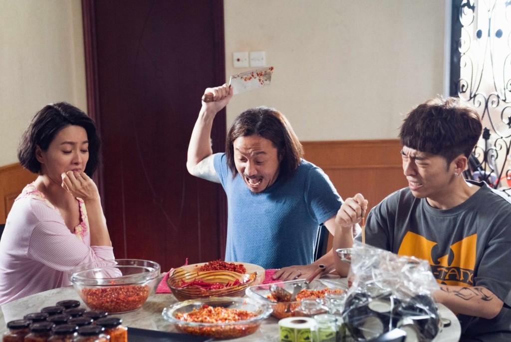 前作《闔家辣》以家庭喜劇包裝。