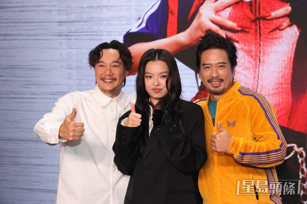 家麗與同門師兄Eric Kwok及老闆陳奕迅在發佈會上合照。