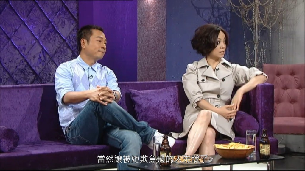 鄧萃雯被問及與商天娥不和的傳聞時,霸氣回應:「俾佢蝦嗰啲答先啦!」
