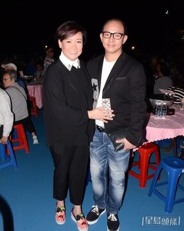 商天娥與拍拖四年的男友李偉誠結婚時,年已47歲。