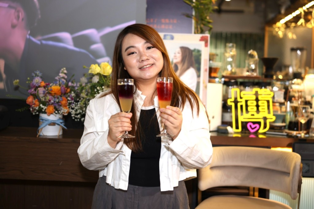 為了宣傳《花說》，黃博日前與粉絲在餐廳舉行見面活動。