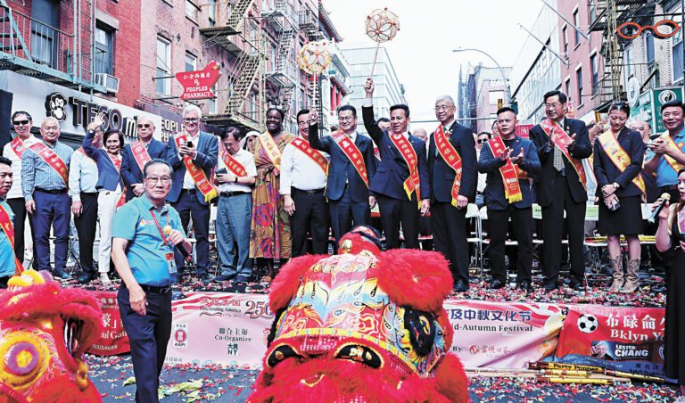 為緬懷民主革命先行者孫中山「天下為公」精神及紀念其誕辰160周年，社區辦理獻花儀式。