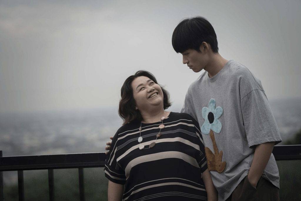 鍾欣凌以《拜六禮拜》入圍戲劇節目女主角獎。