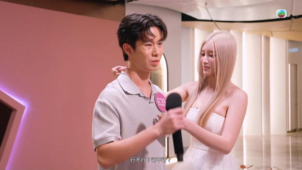 Juliana親手為Preston戴上頸鏈,互動甜蜜,令人期待二人後續發展。