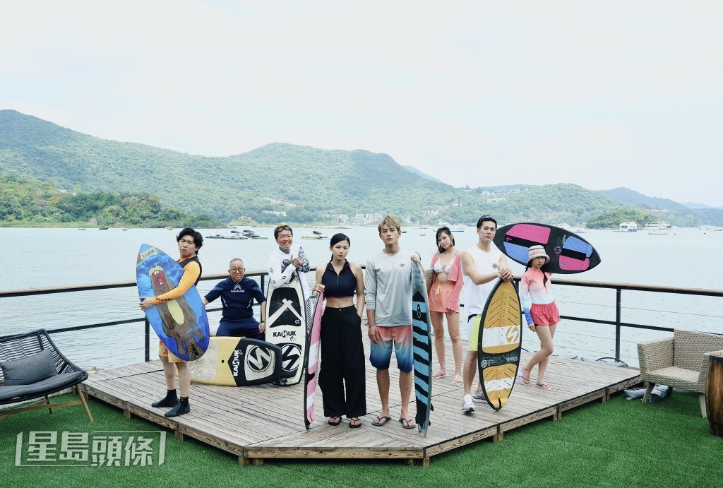 電影中出現的「觀浪吧」,真實地點是西貢沙下徑的Goofy Waves水上活動學院。