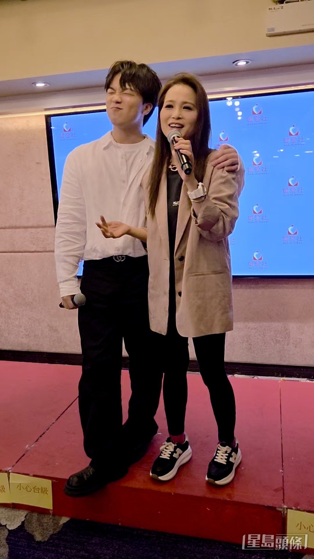 樊亦敏與何晉樂(Rock)合唱經典金曲《你最珍貴》。