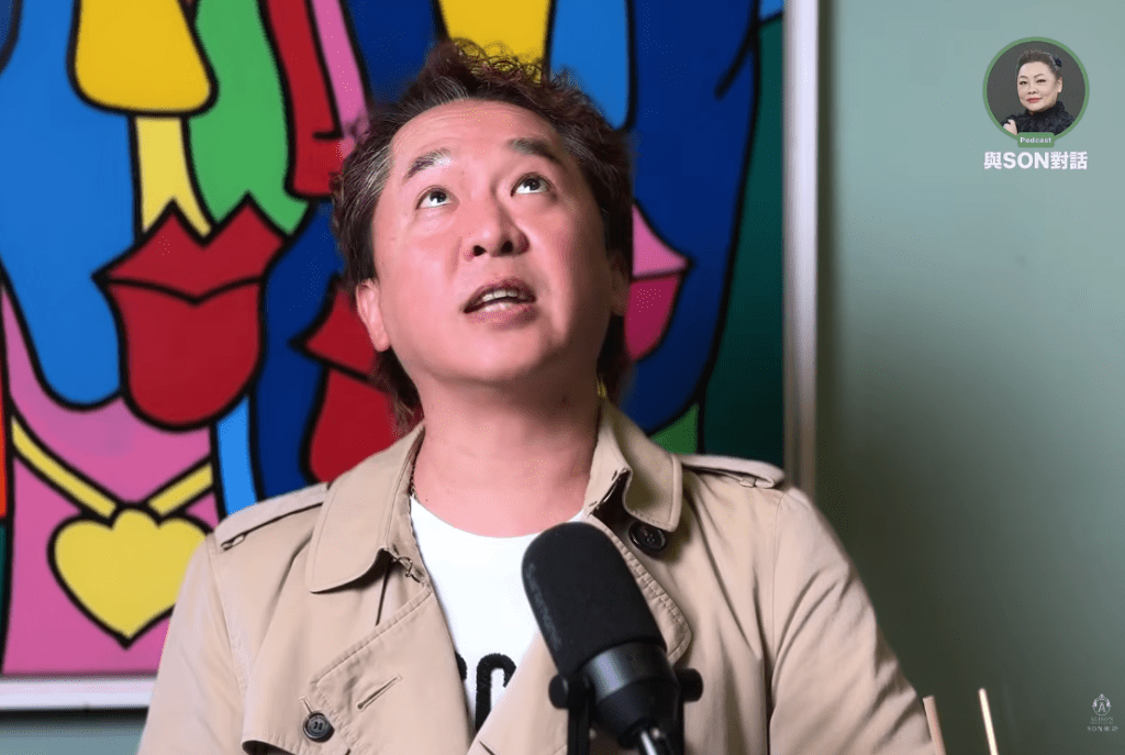鄧兆尊描述當時訪艷星香閨,一開門因對方身材太突出,根本看不到對方樣貌。
