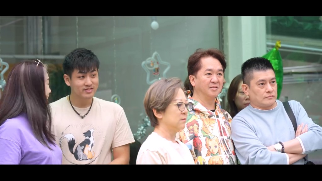 鄧小艾雖然衣著樸素,但依然保養得宜。