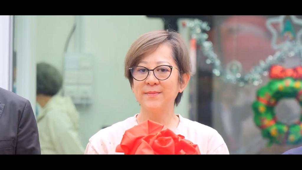 鄧小艾的外貌與母親祥嫂猶如餅印。