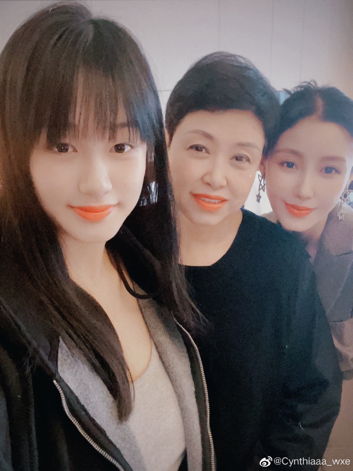 吳熙兒是吳啟華與第二任妻子石揚子的女兒。