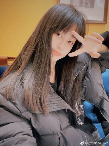 吳熙兒曾就讀國際學校。