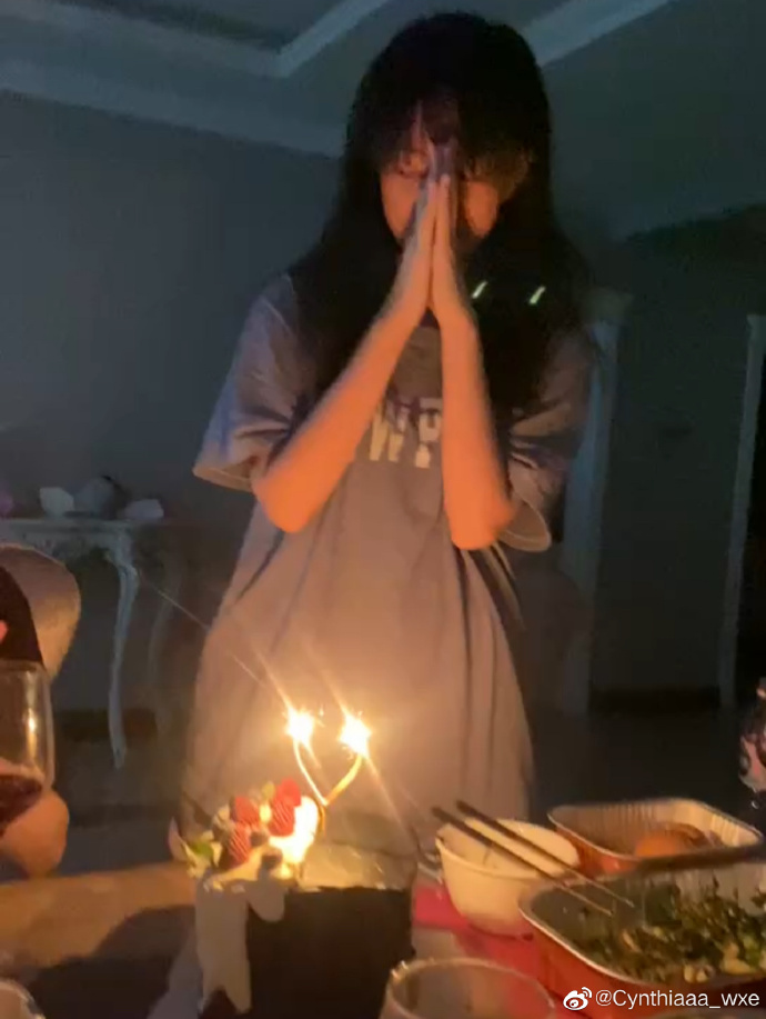 吳熙兒去年慶祝14歲生日。