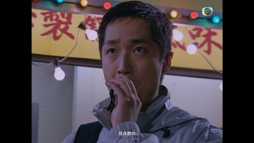 不少網民重看這一幕時,仍然感到氣憤。