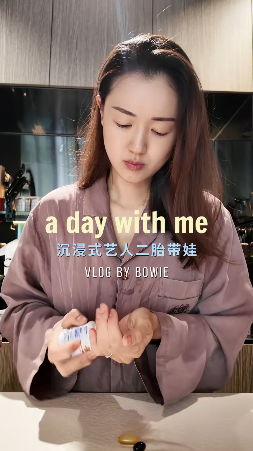 張寶兒不時在寓所拍片,分享照顧孩子的日常。