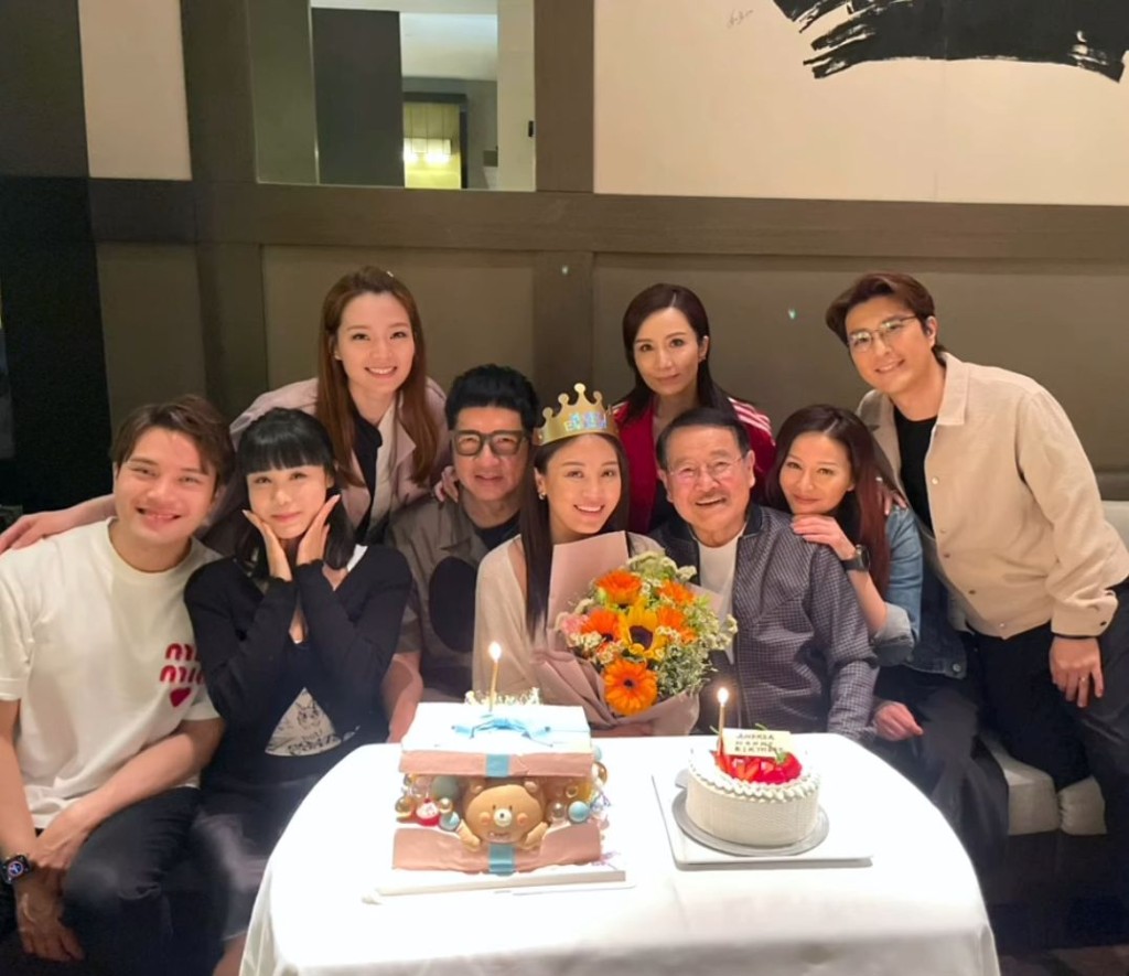 網民細數生日會中缺席的《愛回家》成員,只有周嘉洛、袁文傑及劇中寵物「啤啤」不在場。
