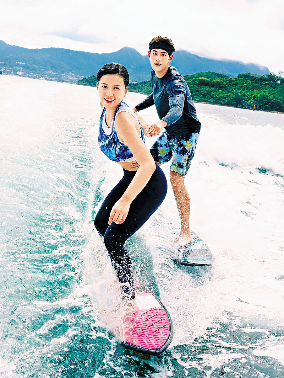 ■《浪花男女》是以尾波衝浪為主題。