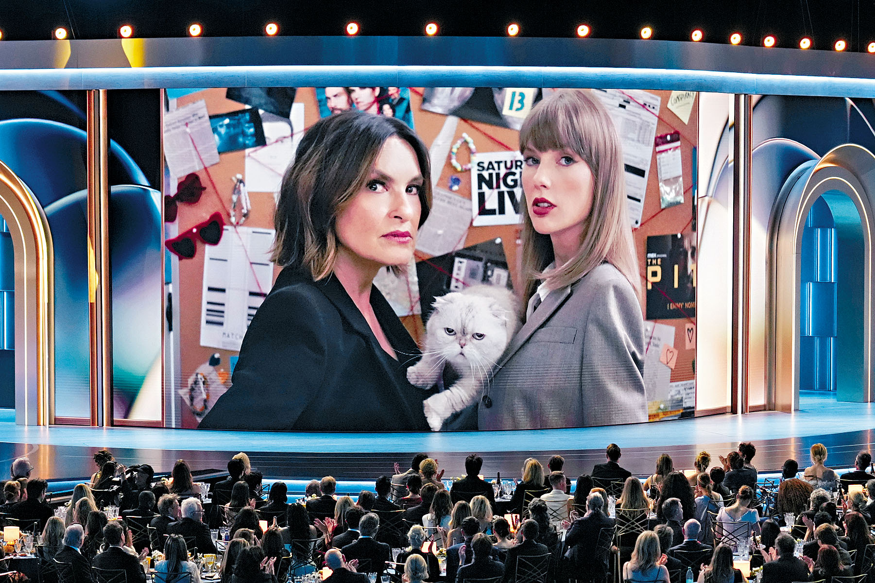 ■Taylor抱愛貓與Mariska演《法網遊龍》趣劇。
