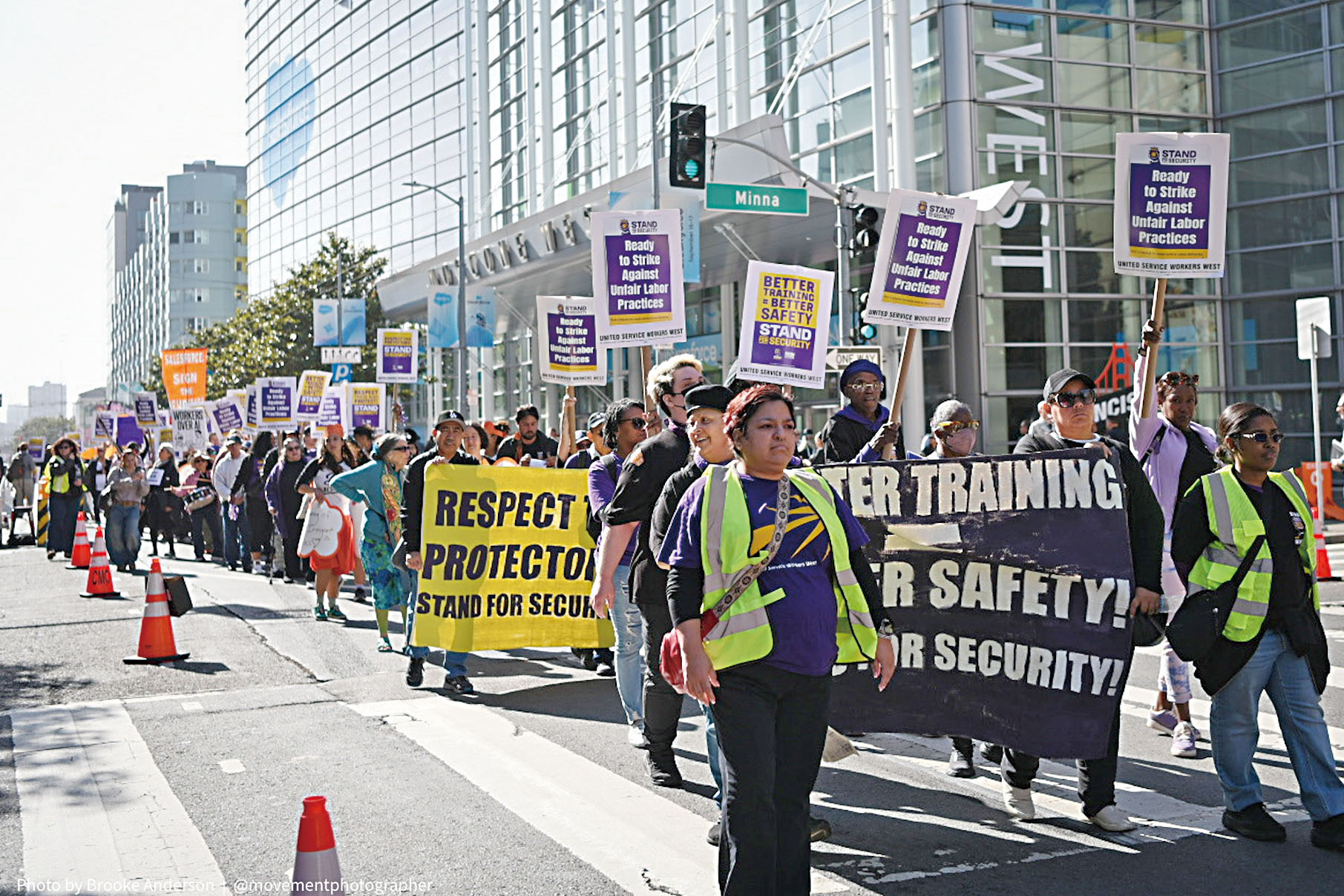 代表Salesforce等科技公司的SEIU-USWW工會保安人員遊行。BrookeAnderson/組織者提供