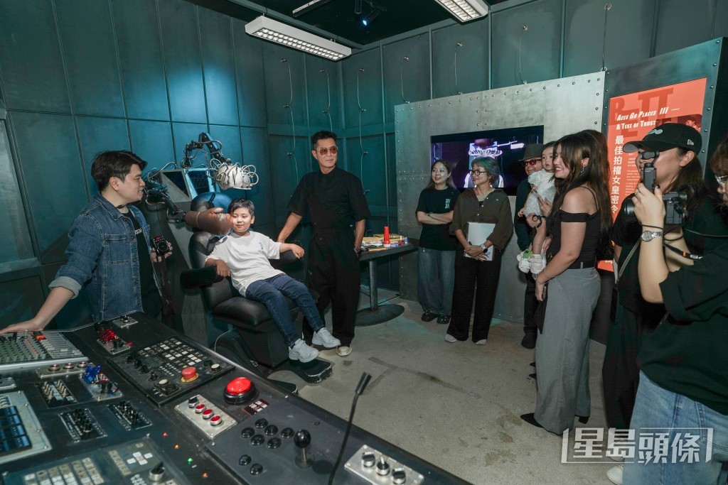 展覽利用沉浸式場景，重現多部經典拍檔電影的難忘場面。