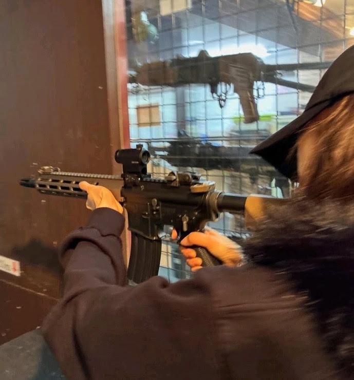 Giselle時常分享自己進行真槍射擊活動的照片。
