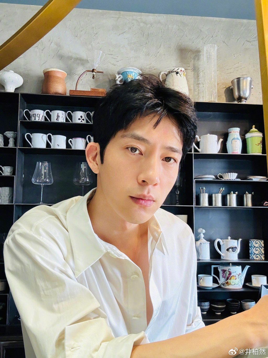 井柏然不時展現文藝一面。