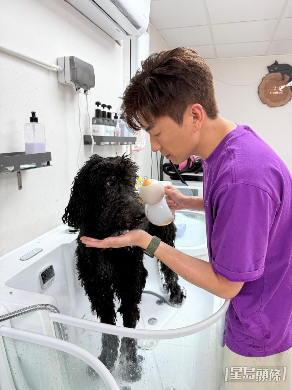 馬貫東對待動物充滿愛心。