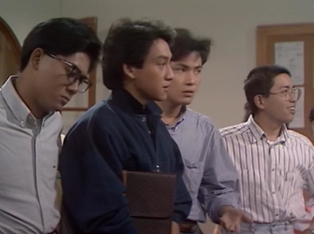 劇中他飾演一名律師,常利用法律漏洞協助家族的黑幫事業。