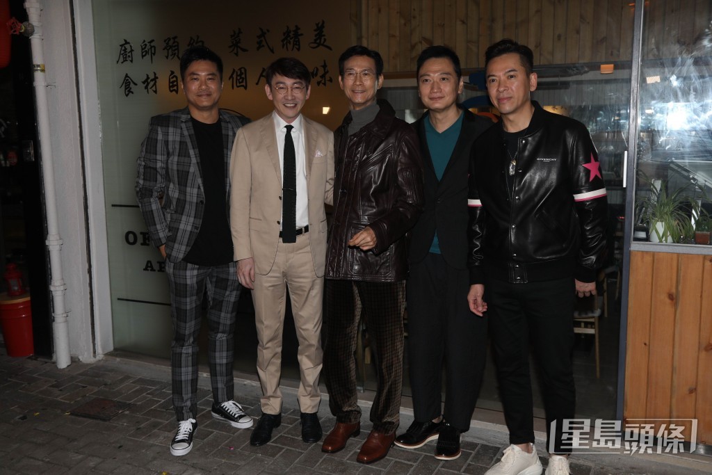 餐廳開幕時曾邀請父親及「四蟹」演員到賀。