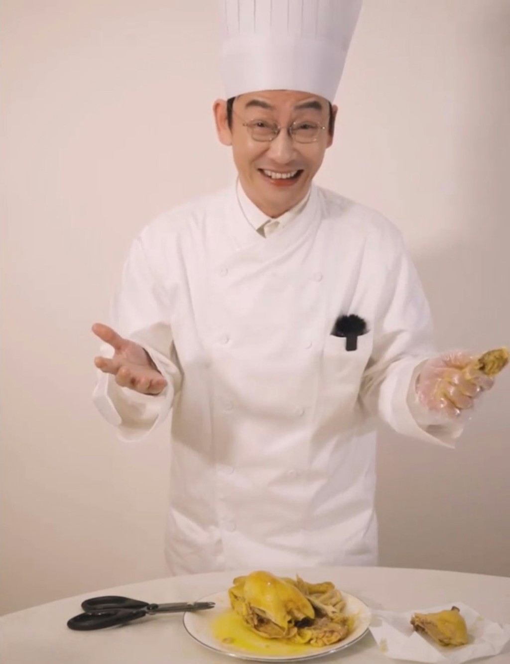 吳啟明廚藝了得。