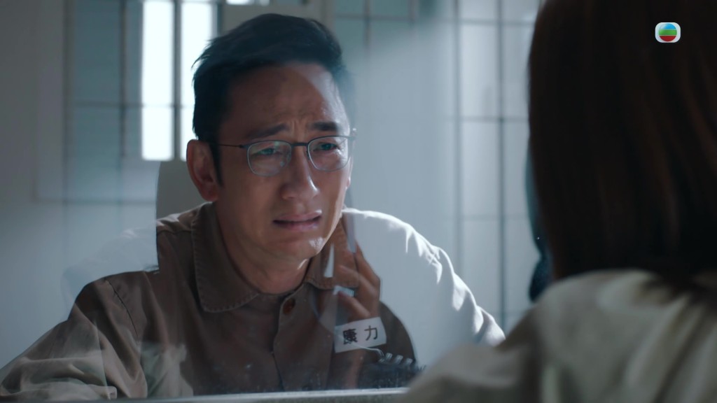 吳啟華演出十分投入。