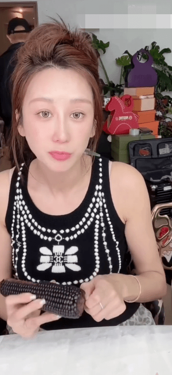 她強調此舉是為了確保孩子們未來的生活有保障。