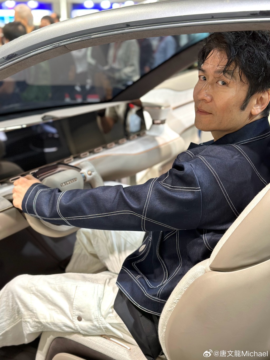 唐文龍亦曾入讀加州大學戴維斯分校,攻讀環保景觀設計學士課程。