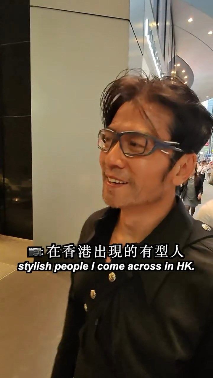 雖然被叫錯名字,但聽到被讚「有型」,唐文龍隨即露出燦爛笑容。(IG@streetsnap.portrait)