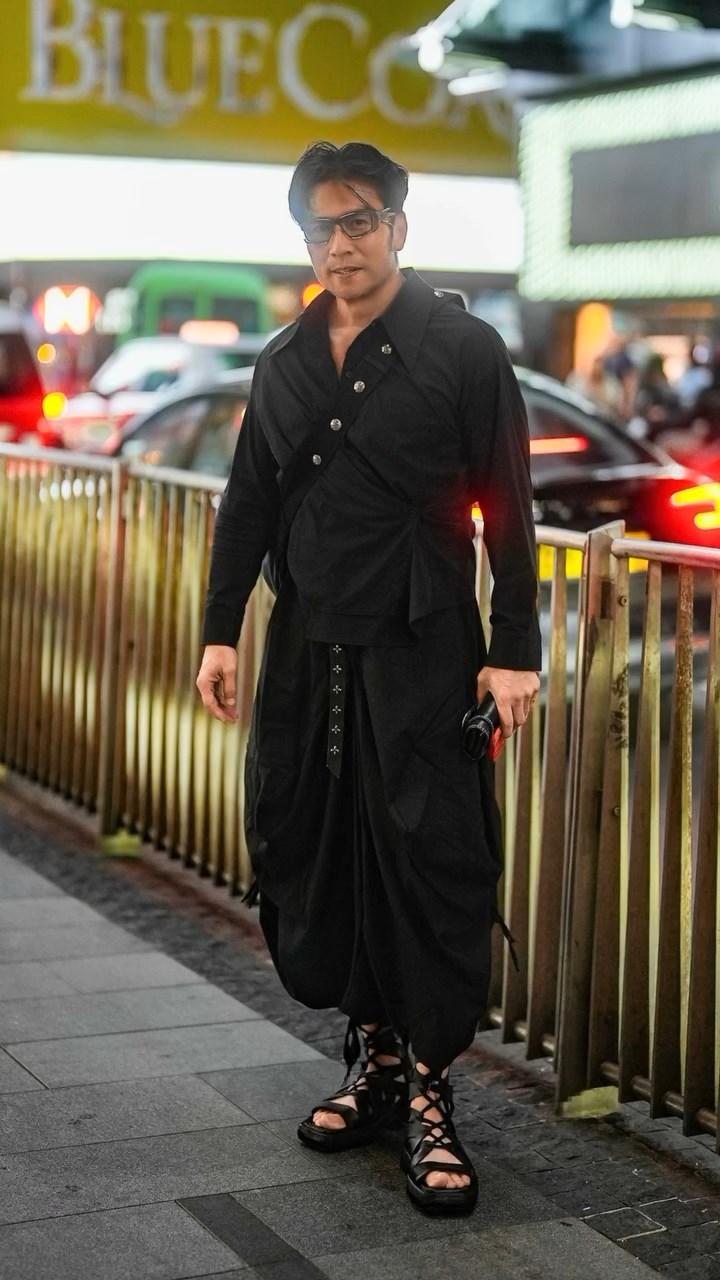 唐文龍當日的穿著打扮甚有型格。(IG@streetsnap.portrait)