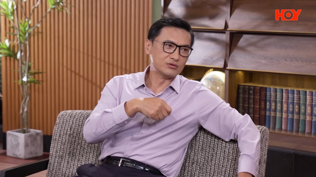 陳錦鴻回憶兒子確診時的焦慮，決心以無比耐心守在兒子身邊。（影片截圖）