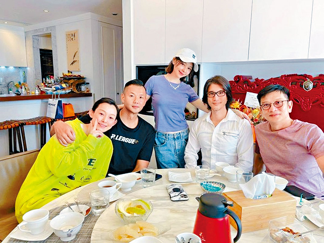 王力宏(右二)與黑人夫婦關係好友,事後都有送上祝福。