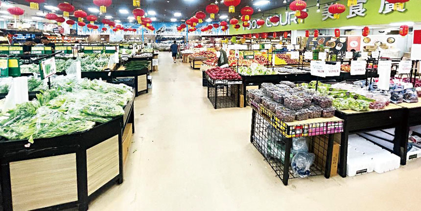 作為美東知名的「新鮮食品中心」，新飛龍超市每日供應種類繁多的優質生鮮，以親民實惠的價格與嚴格把關的高水準鮮度，創造超值消費價值。