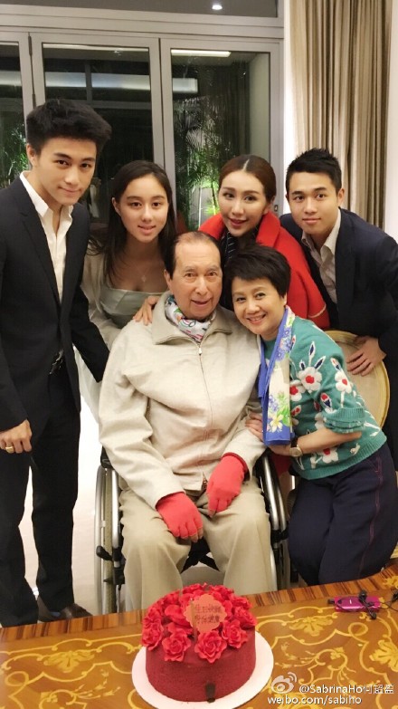 在四房子女中,目前僅何猷亨與妹妹何超欣尚未成婚。