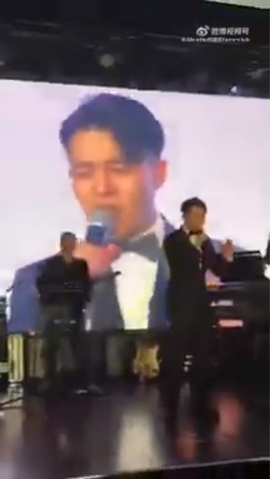 何猷亨表演的片段曾在網絡上流傳。