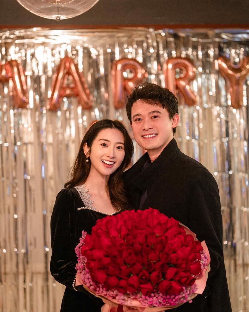 黃靜藍嫁入富貴人家,臉上洋溢幸福。