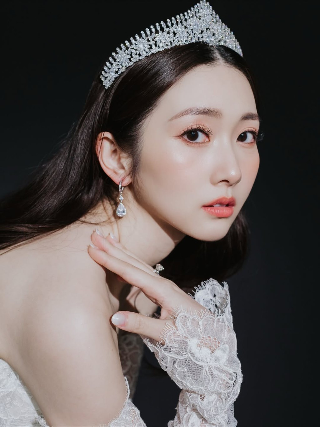 黃靜藍迅速成為人妻及人母。