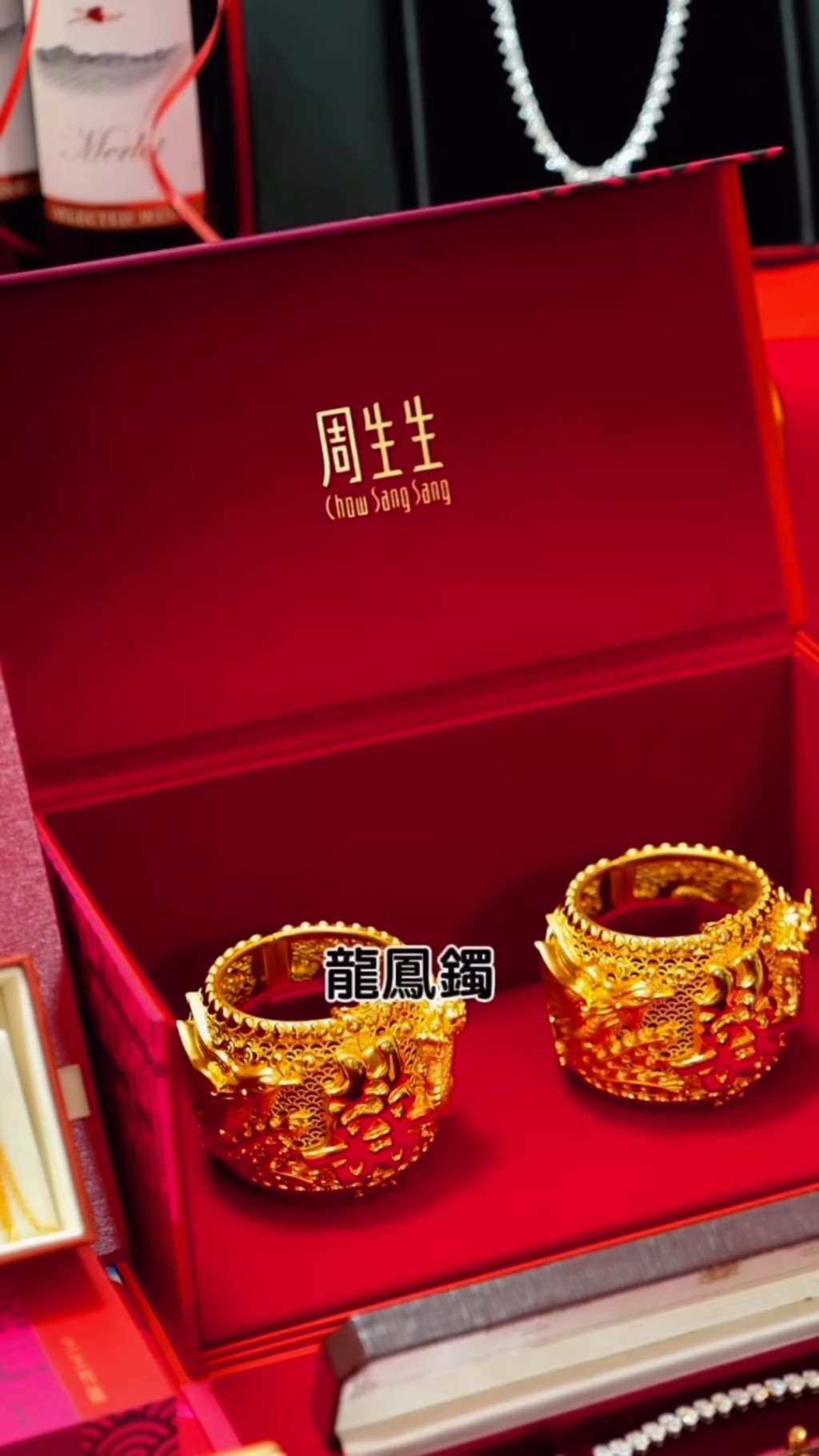 黃靜藍過大禮儀式排場十足,金器件件份量重。