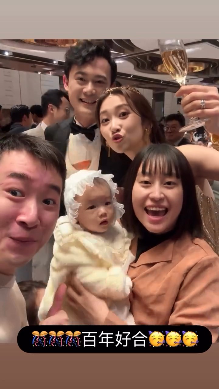 黃靜藍與丈夫在婚宴上滿場飛招呼賓客。