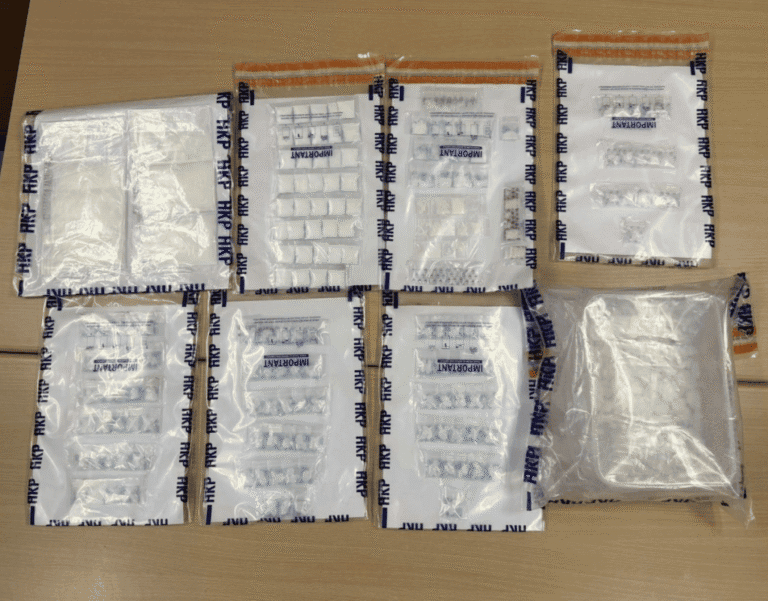 旺角警區搗破荔枝角道非法百家樂賭檔 拘捕8人檢24萬籌碼現金
