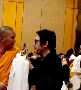 李連杰當時的面色顯得頗差。